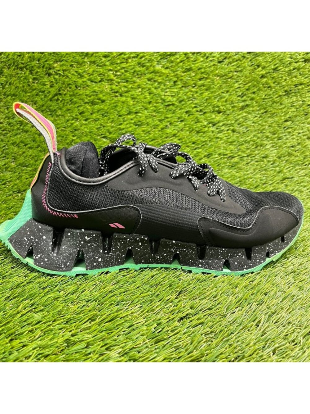 Reebok Zig Dynamica Adventure Womens Size 9 Black Pink Running Shoes Sneakers